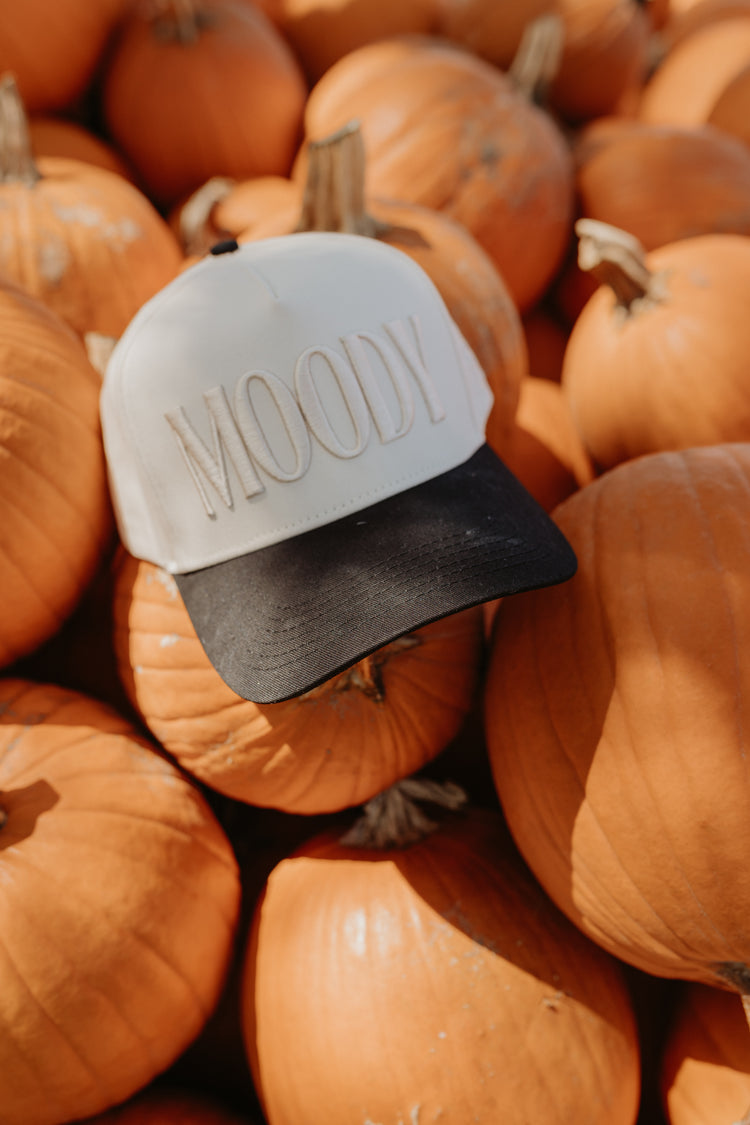 MOODY HAT - OFF WHITE/BLACK