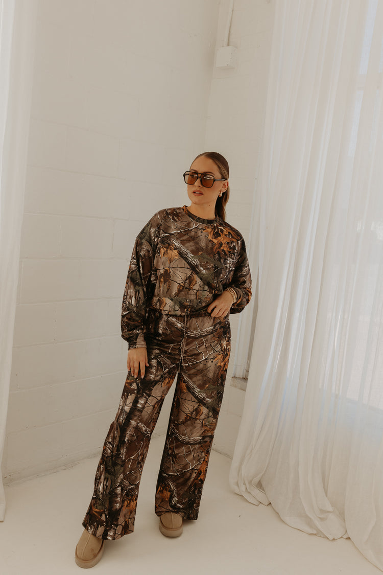 CAMO WIDE LEG PANTS (DEEP)