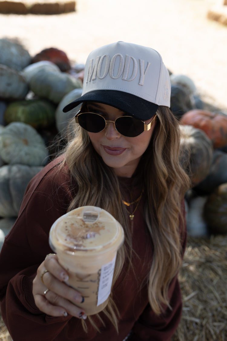 MOODY HAT - OFF WHITE/BLACK