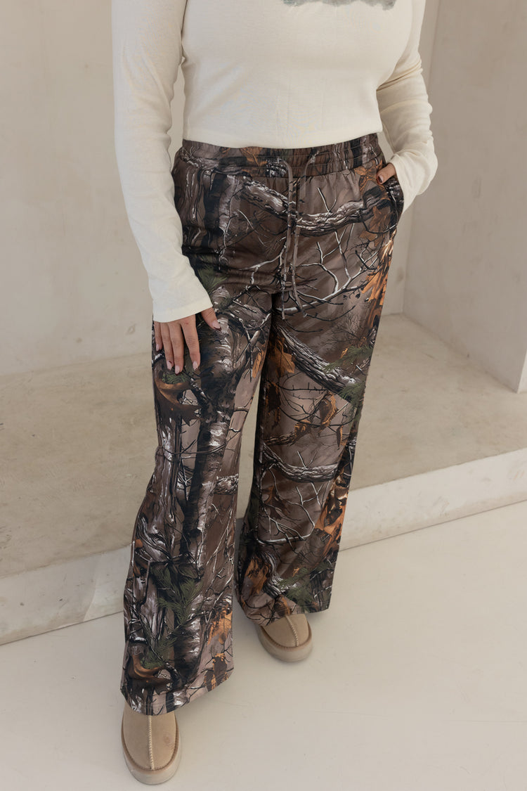 CAMO WIDE LEG PANTS (DEEP)