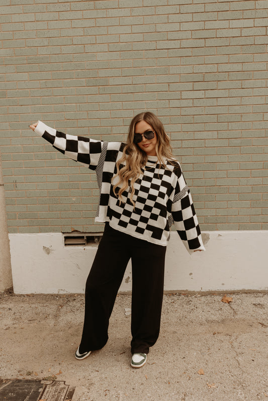 IT GIRL CHECKERED SWEATER