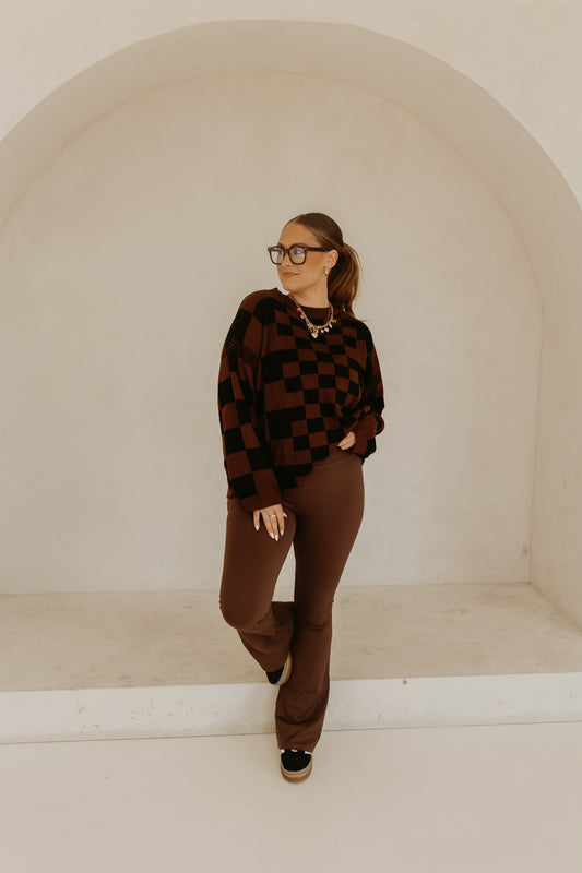 IT GIRL CHECKERED SWEATER - BROWN